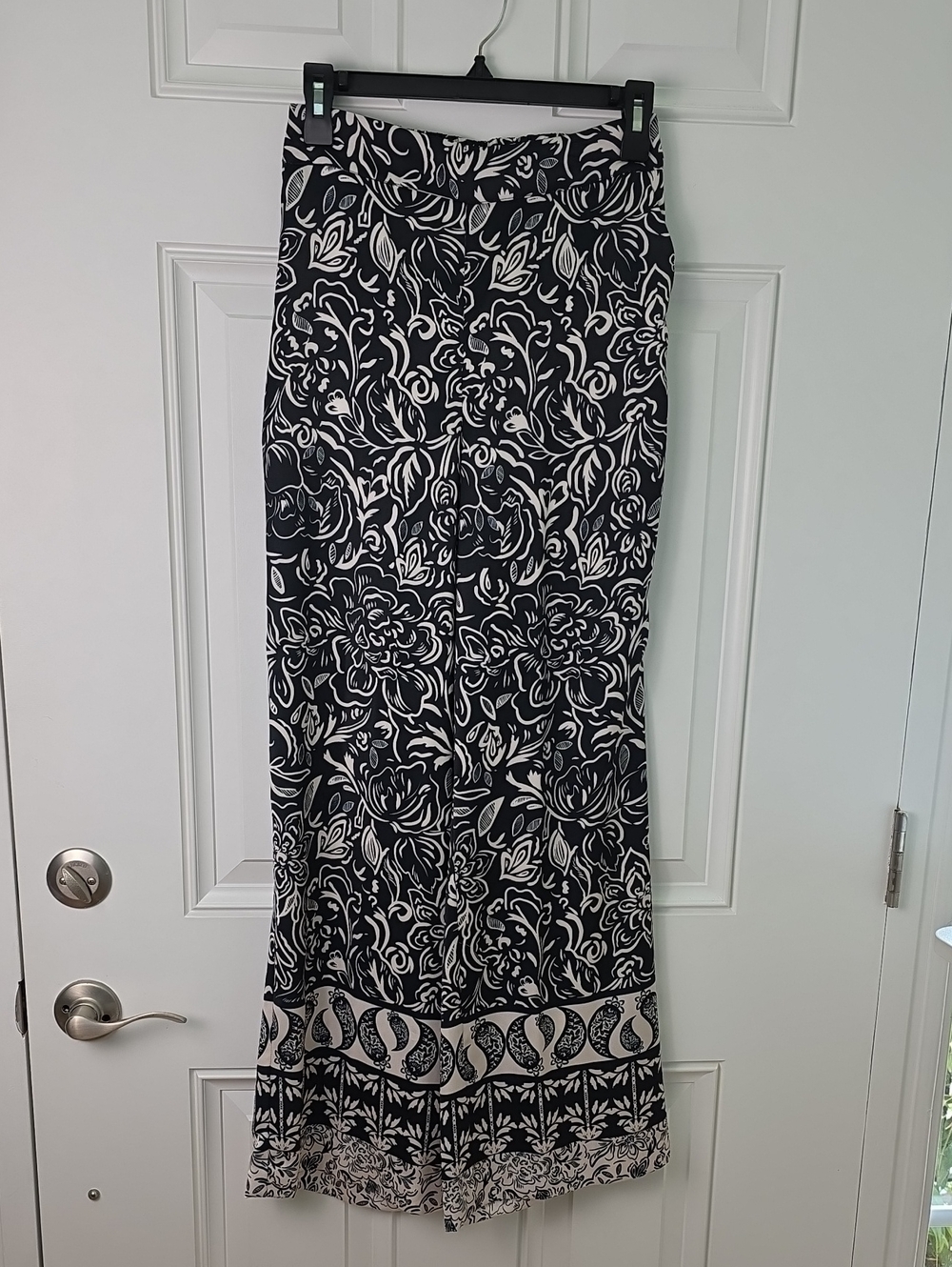 Chelsea & Violet Black and Ivory Floral Pants.  Size XS.  NWT